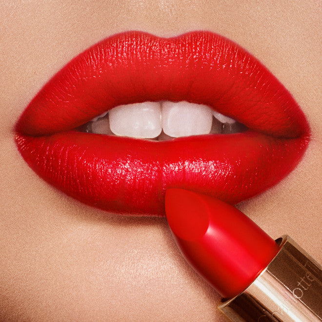 Charlotte Tilbury 
K.I.S.S.I.N.G Satin Shine Lipstick