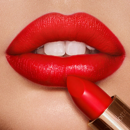 Charlotte Tilbury 
K.I.S.S.I.N.G Satin Shine Lipstick